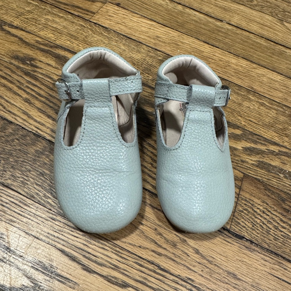 Bayou Blanks Toddler Leather T-Strap Shoes – Size 7